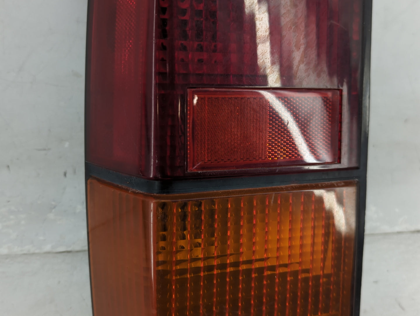 1984-1996 Jeep Cherokee Tail Light Assembly Passenger Right OEM P/N:56009291 Fits OEM Used Auto Parts - Oemusedautoparts1.co