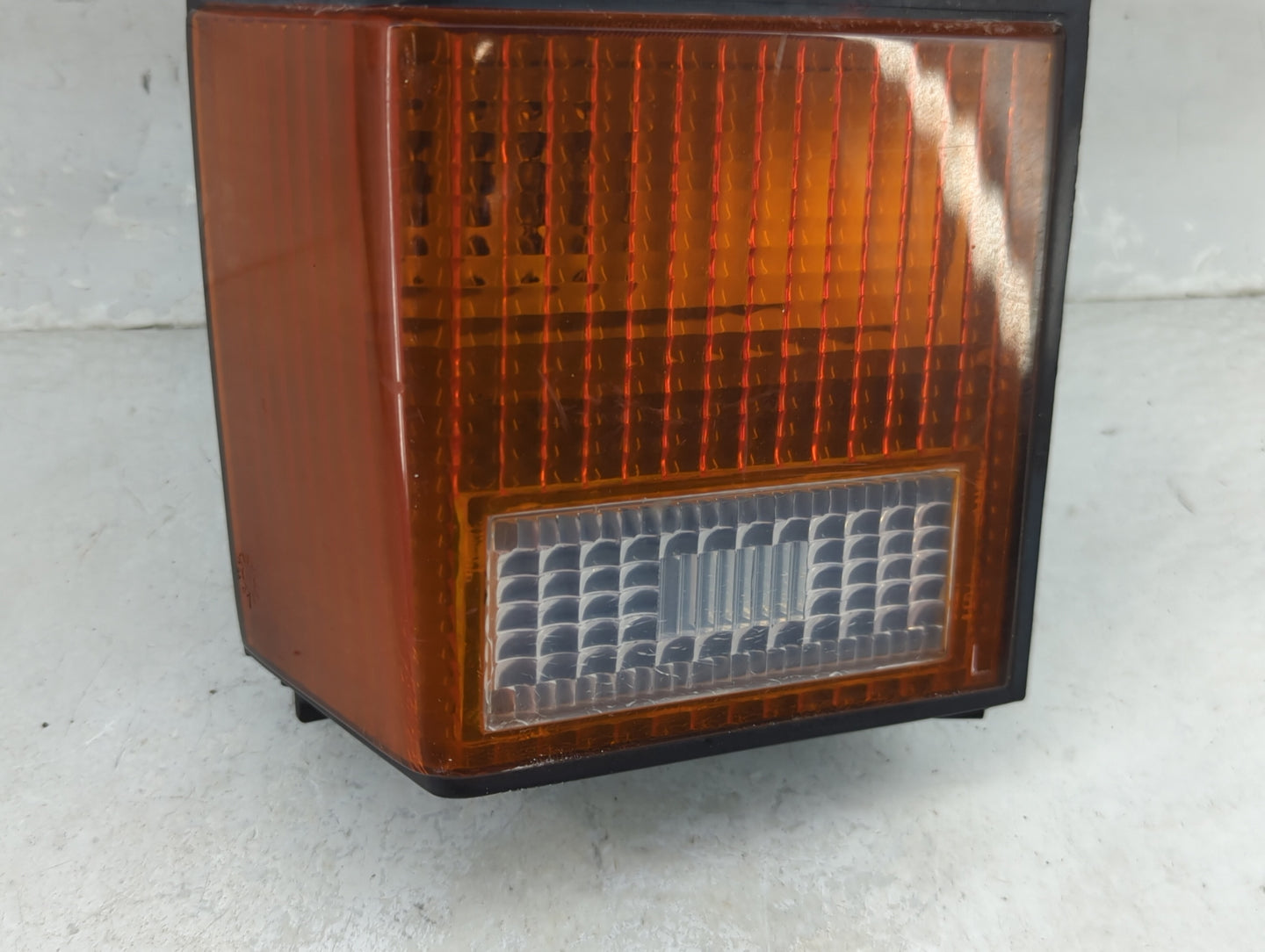 1984-1996 Jeep Cherokee Tail Light Assembly Passenger Right OEM P/N:56009291 Fits OEM Used Auto Parts - Oemusedautoparts1.co
