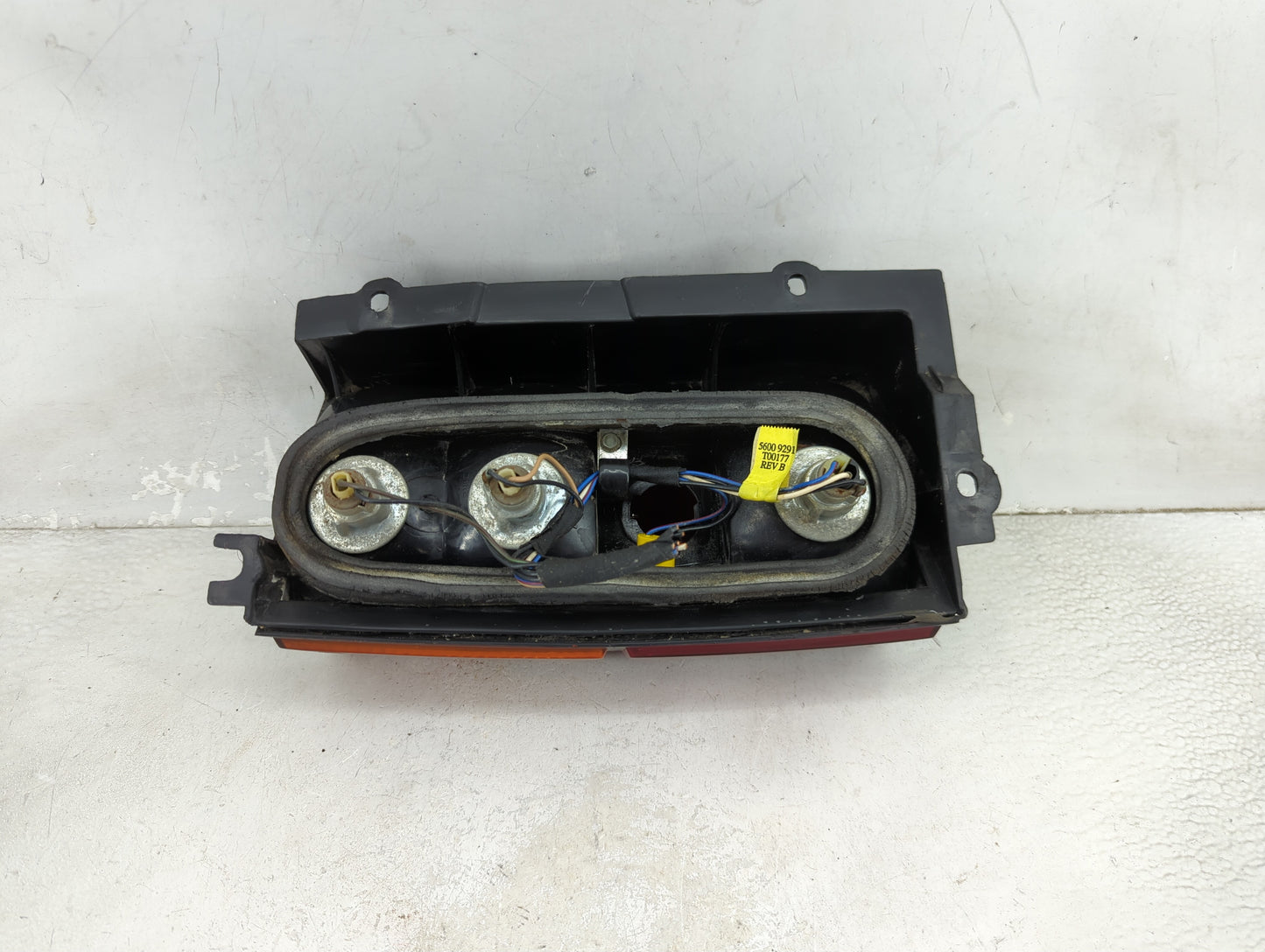 1984-1996 Jeep Cherokee Tail Light Assembly Passenger Right OEM P/N:56009291 Fits OEM Used Auto Parts - Oemusedautoparts1.co