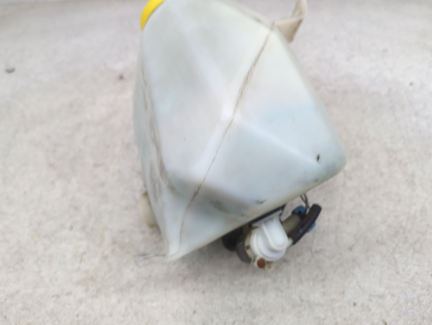 1996 Jeep Cherokee Windshield Washer Fluid Reservoir Bottle Oem - Oemusedautoparts1.com