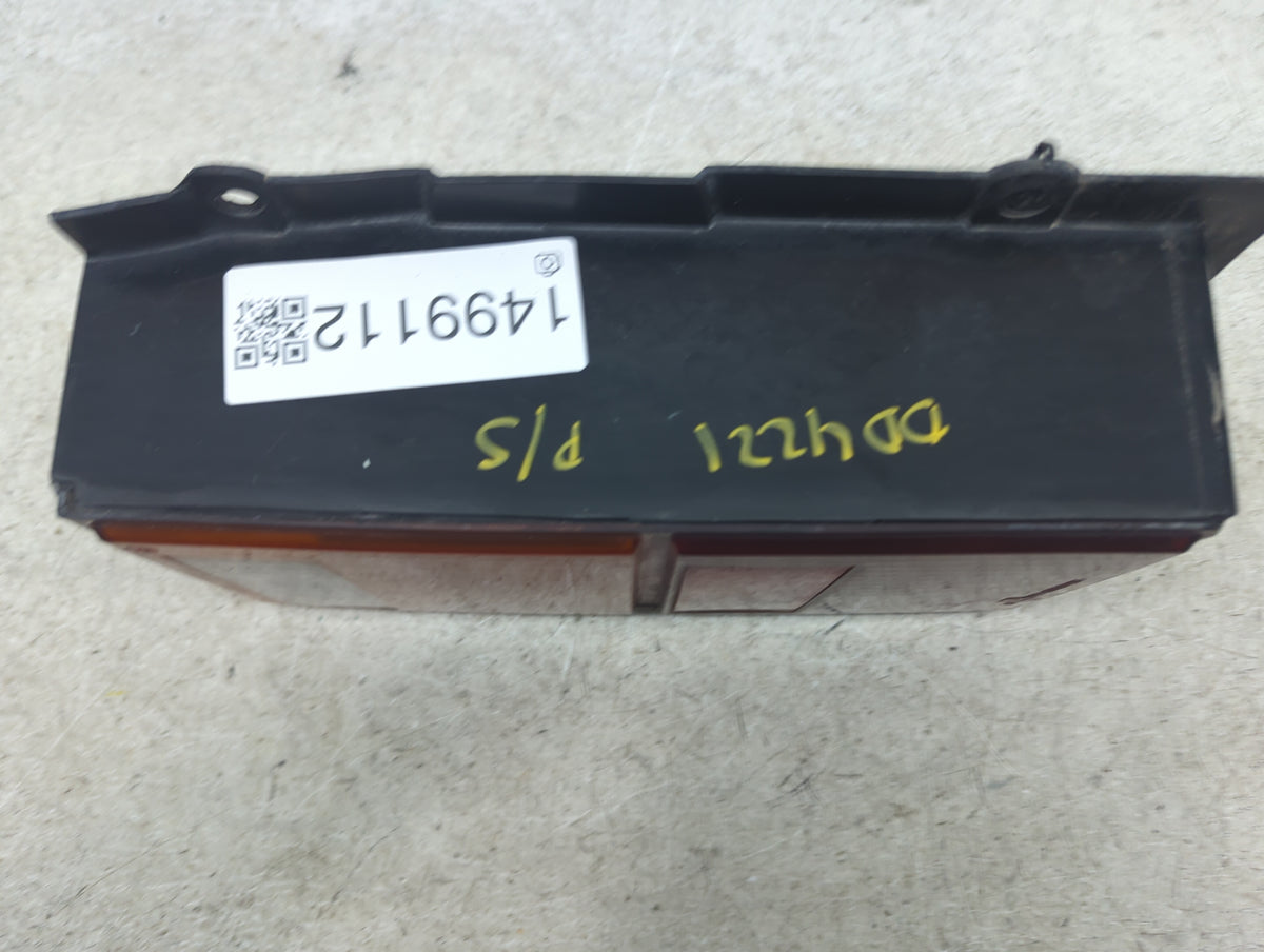 1996 Jeep Cherokee Tail Light Assembly Passenger Right OEM P/N:8956000120 3576 Fits OEM Used Auto Parts - Oemusedautoparts1.
