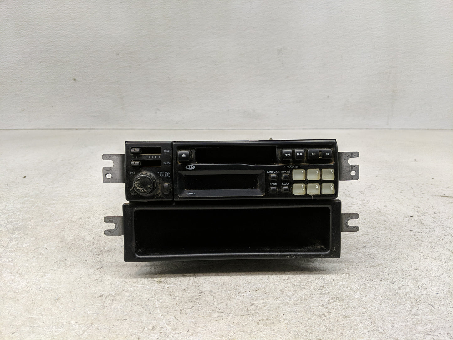 1995-1997 Kia Sephia Radio AM FM Cd Player Receiver Replacement Fits Fits 1995 1996 1997 OEM Used Auto Parts - Oemusedautopa