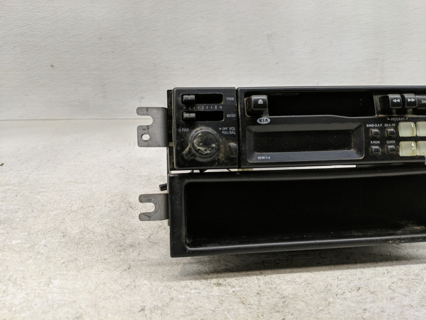 1995-1997 Kia Sephia Radio AM FM Cd Player Receiver Replacement Fits Fits 1995 1996 1997 OEM Used Auto Parts - Oemusedautopa