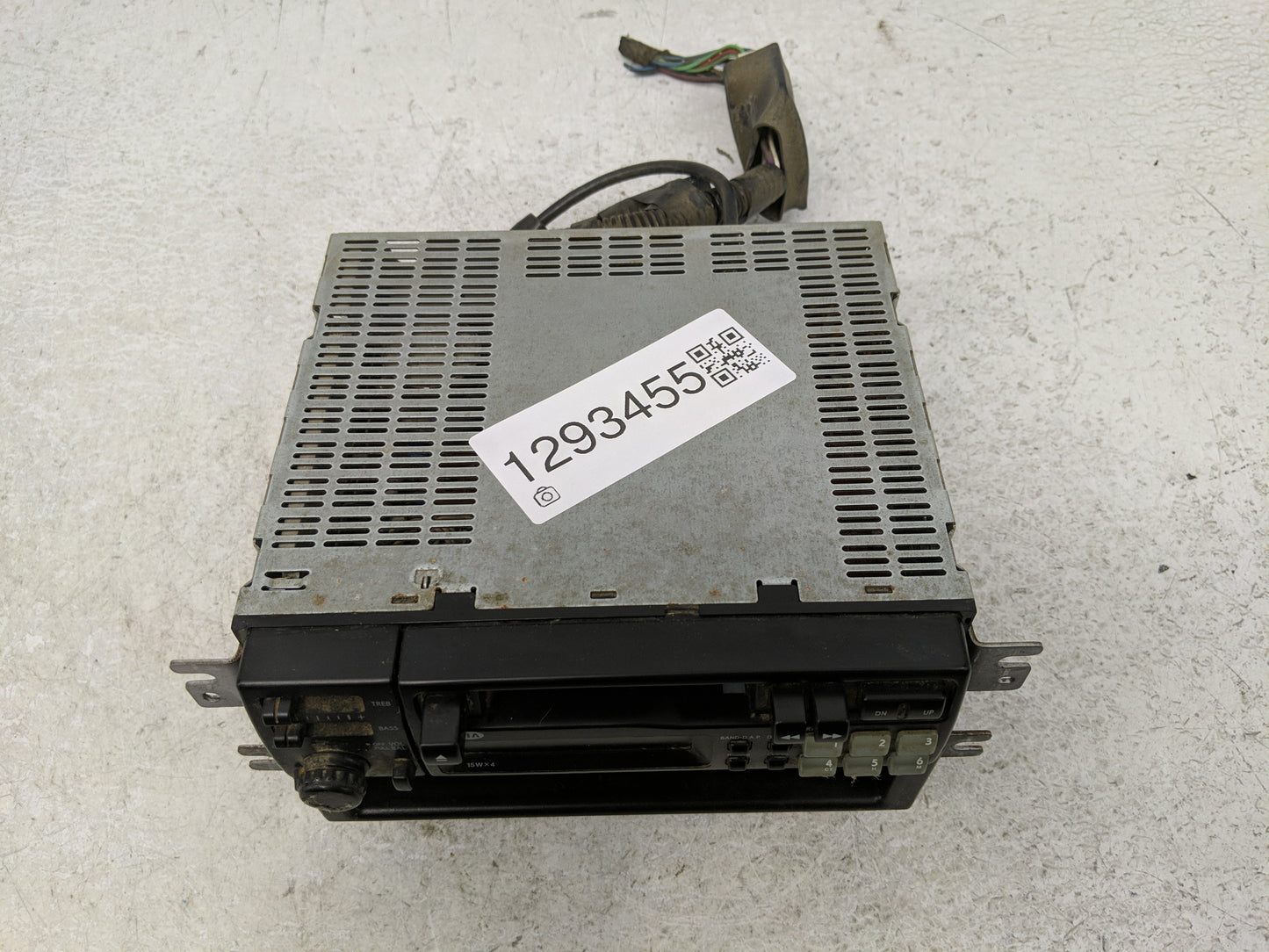 1995-1997 Kia Sephia Radio AM FM Cd Player Receiver Replacement Fits Fits 1995 1996 1997 OEM Used Auto Parts - Oemusedautopa