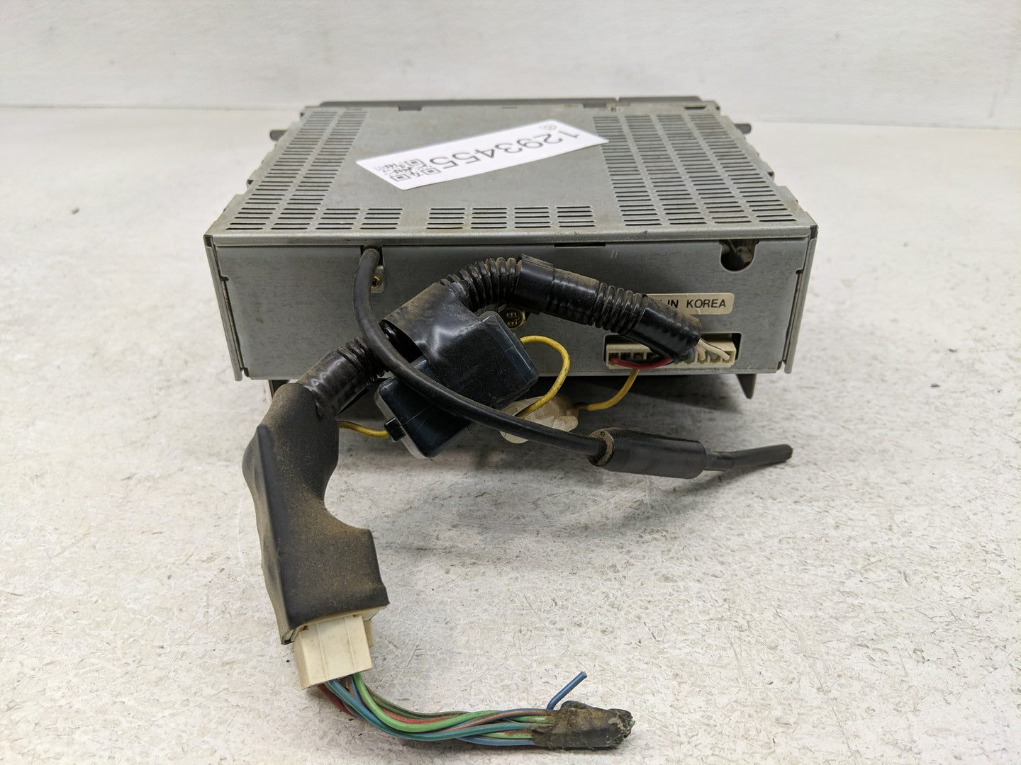 1995-1997 Kia Sephia Radio AM FM Cd Player Receiver Replacement Fits Fits 1995 1996 1997 OEM Used Auto Parts - Oemusedautopa