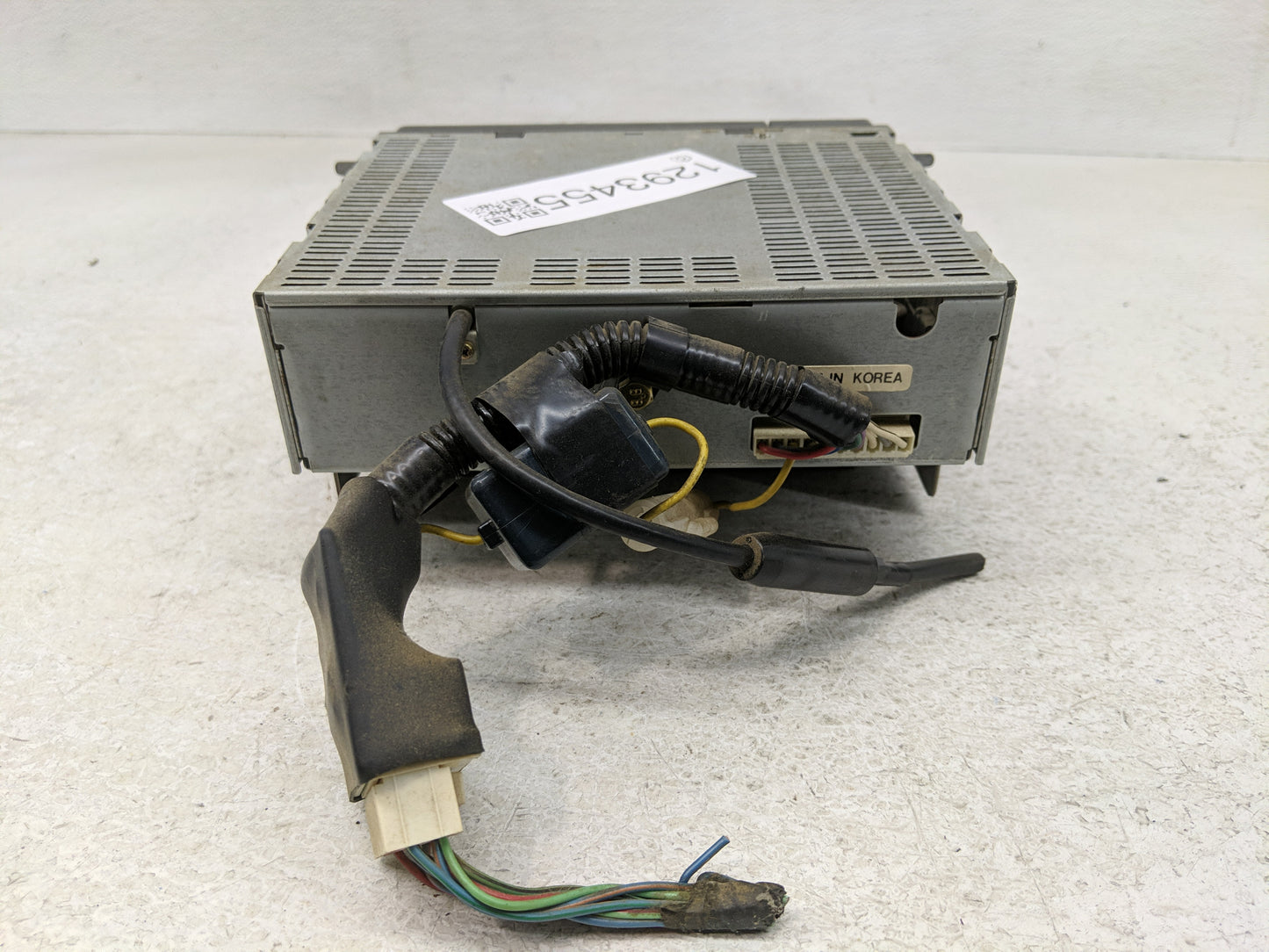 1995-1997 Kia Sephia Radio AM FM Cd Player Receiver Replacement Fits Fits 1995 1996 1997 OEM Used Auto Parts - Oemusedautopa