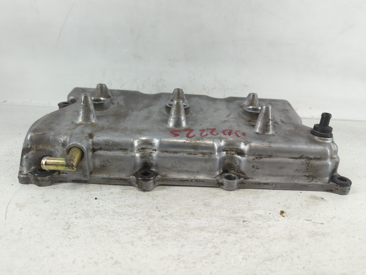 1996 Nissan Maxima Driver Left Cylinder Head Valve Cover Fits OEM Used Auto Parts - Oemusedautoparts1.com