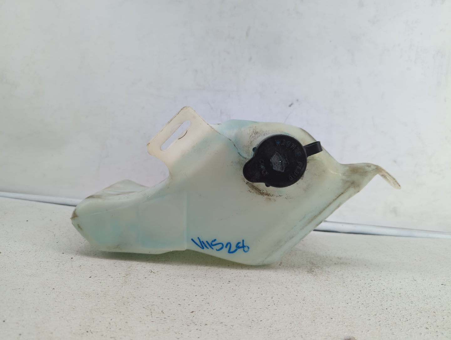 1996 Oldsmobile 88 Windshield Washer Fluid Reservoir Bottle Oem - Oemusedautoparts1.com