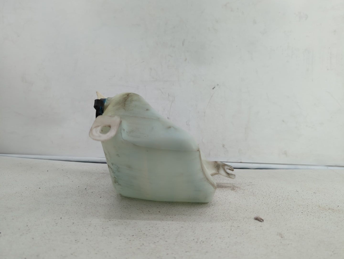1996 Oldsmobile 88 Windshield Washer Fluid Reservoir Bottle Oem - Oemusedautoparts1.com