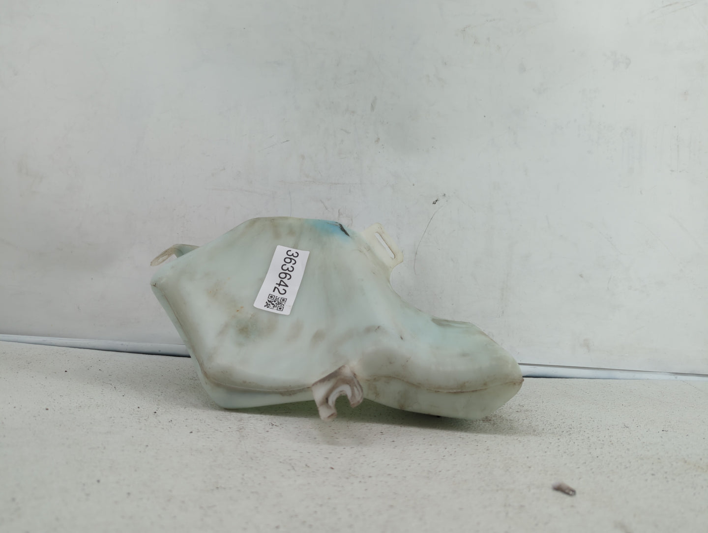 1996 Oldsmobile 88 Windshield Washer Fluid Reservoir Bottle Oem - Oemusedautoparts1.com