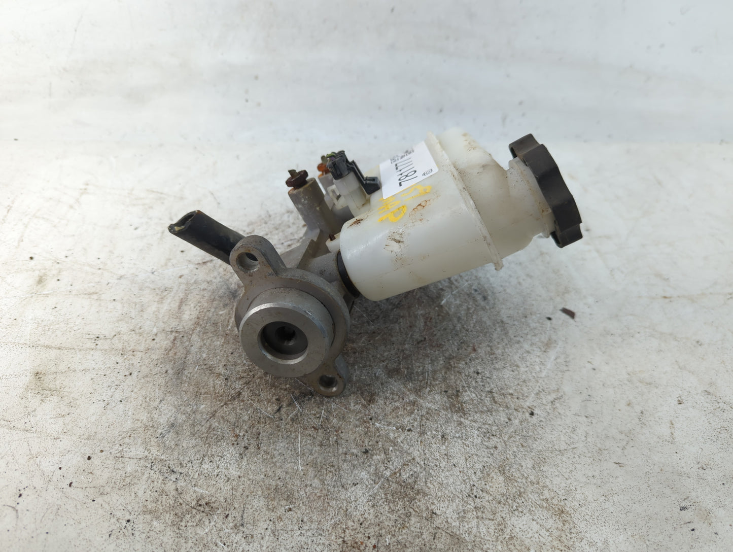 1995-1999 Oldsmobile Aurora Brake Master Cylinder - Oemusedautoparts1.com