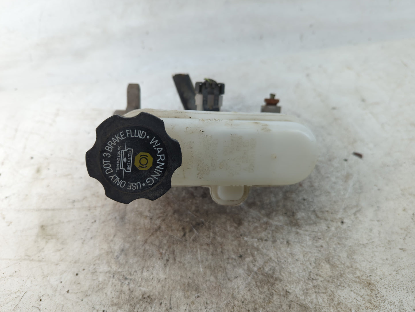1995-1999 Oldsmobile Aurora Brake Master Cylinder - Oemusedautoparts1.com