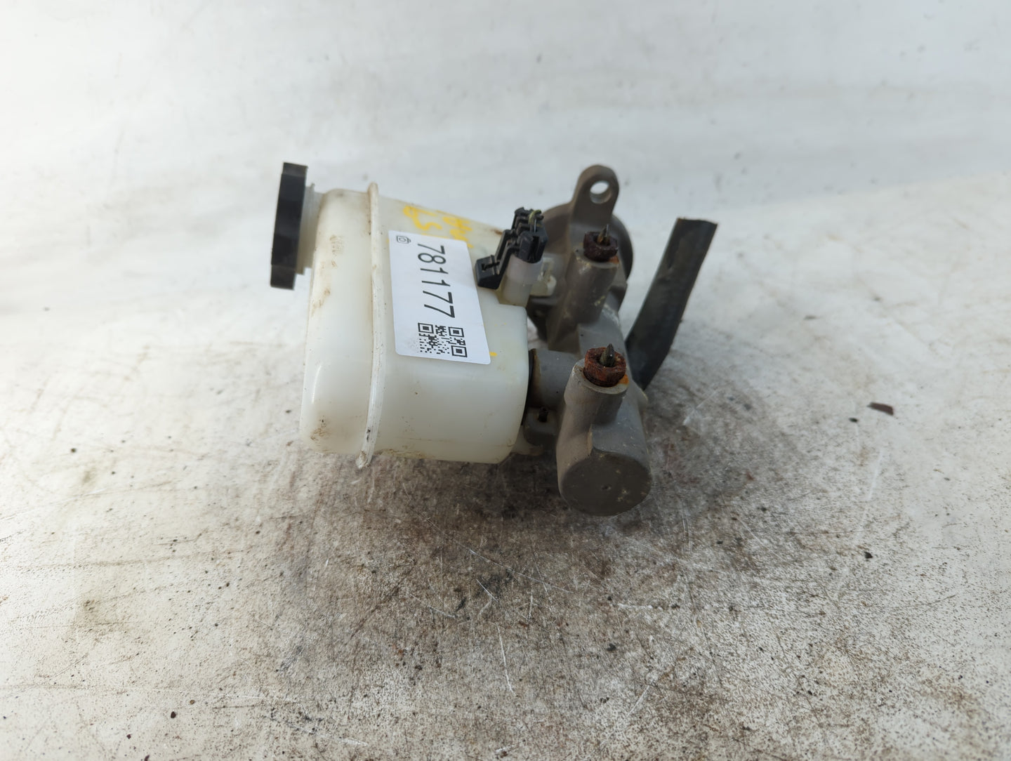 1995-1999 Oldsmobile Aurora Brake Master Cylinder - Oemusedautoparts1.com