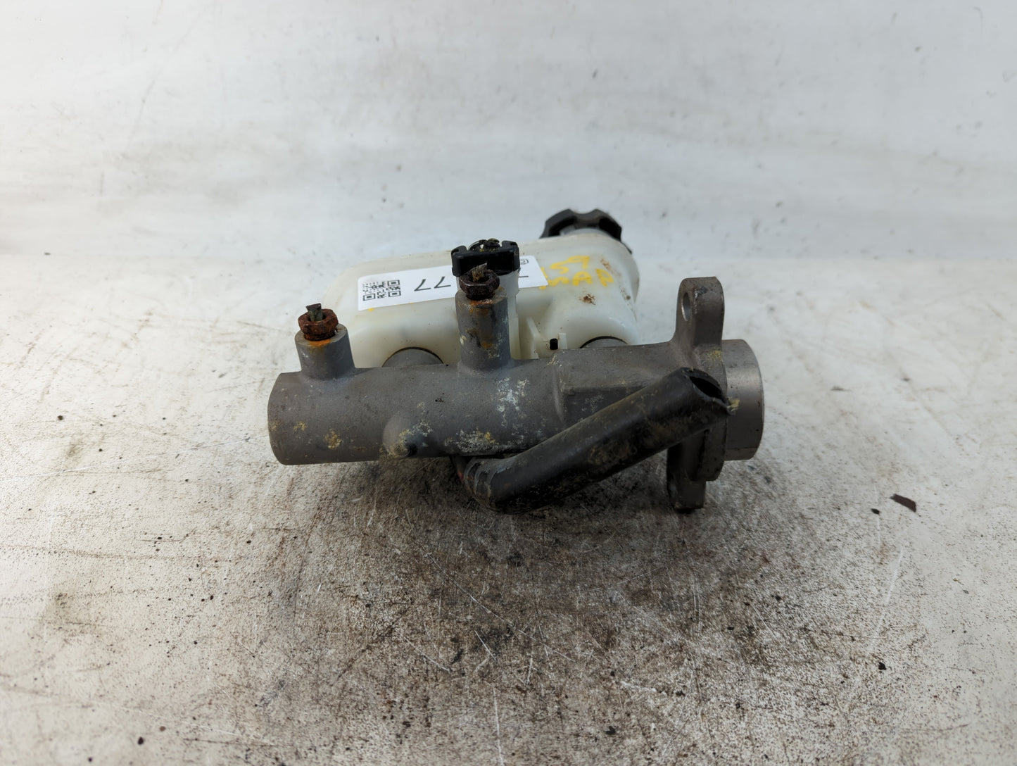 1995-1999 Oldsmobile Aurora Brake Master Cylinder - Oemusedautoparts1.com