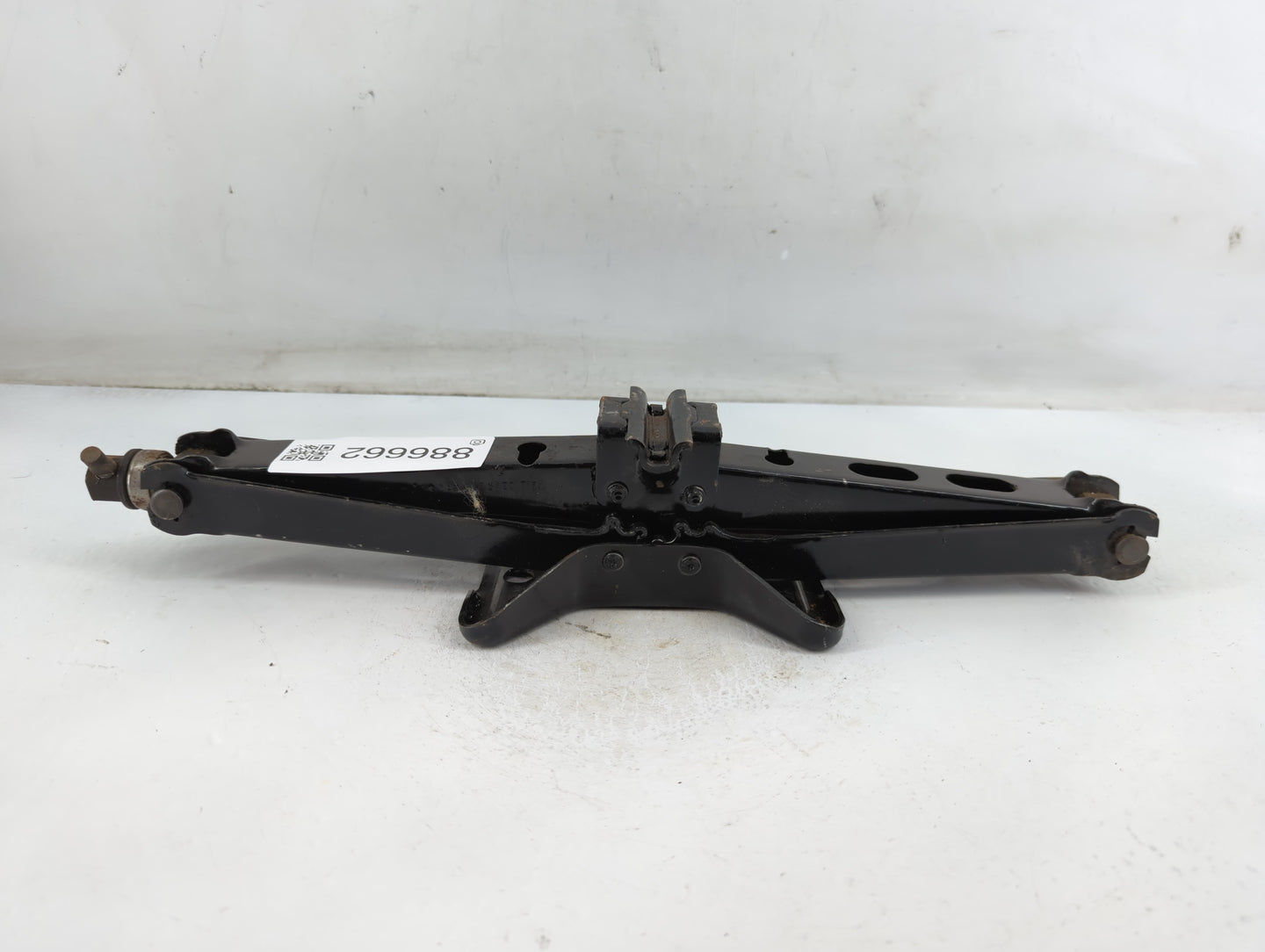 1996 Oldsmobile Bravado Spare Scissor Car Jack - Oemusedautoparts1.com