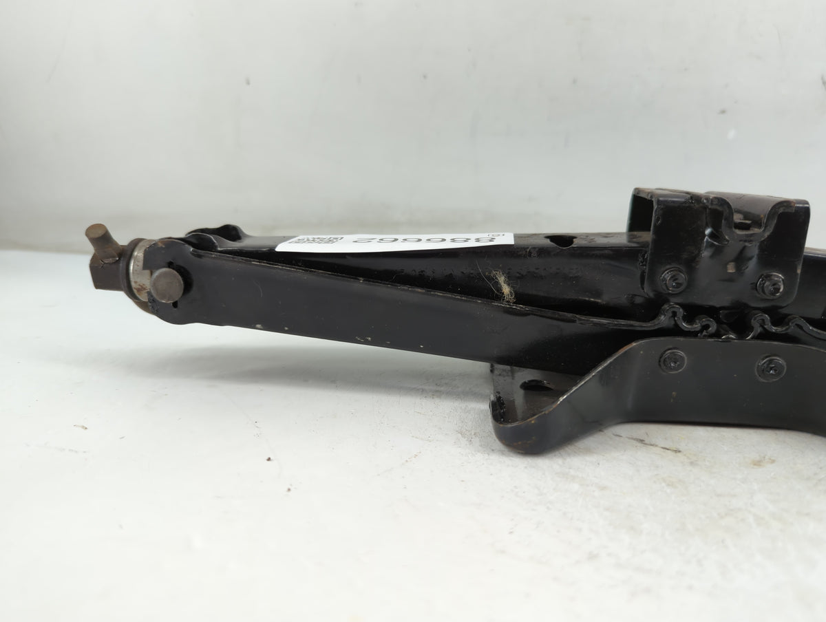 1996 Oldsmobile Bravado Spare Scissor Car Jack - Oemusedautoparts1.com