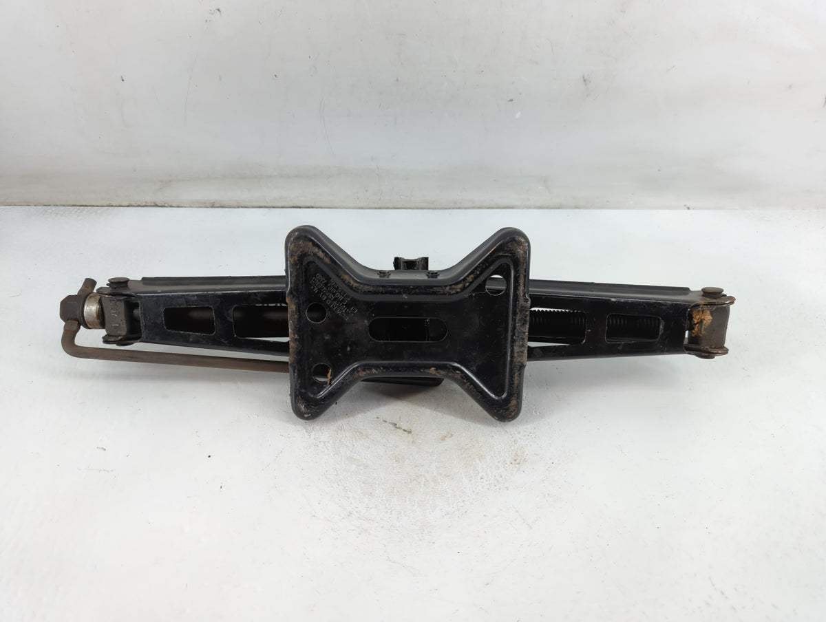 1996 Oldsmobile Bravado Spare Scissor Car Jack - Oemusedautoparts1.com