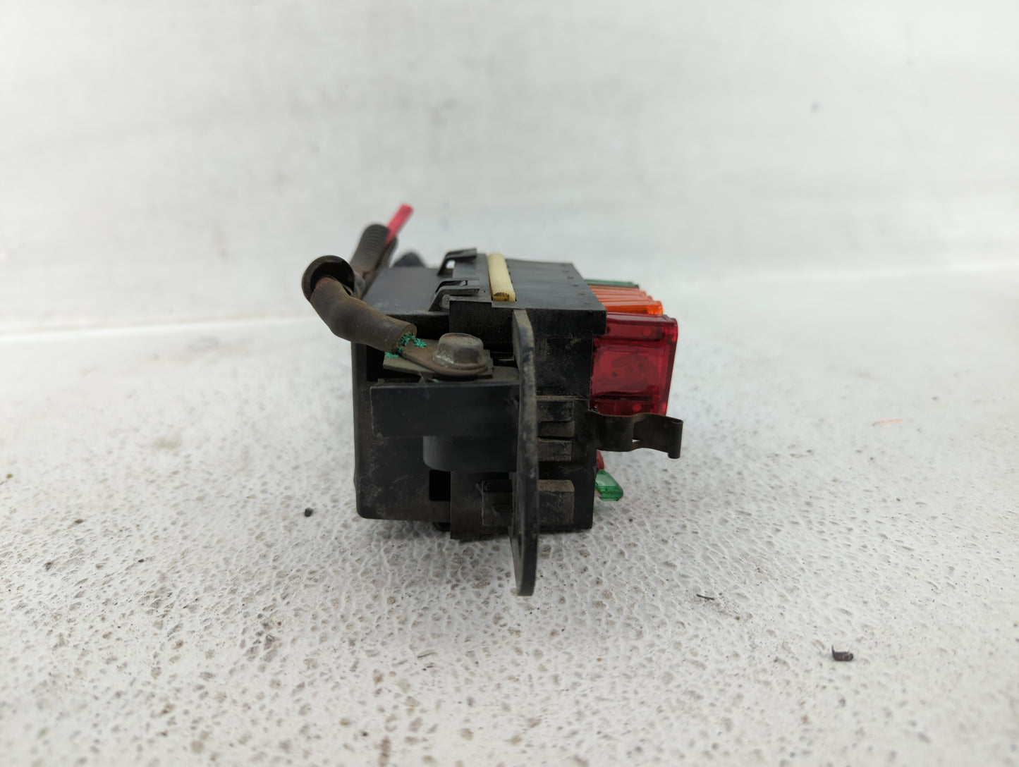1996 Pontiac Sunfire Fusebox Fuse Box Panel Relay Module Fits OEM Used Auto Parts - Oemusedautoparts1.com