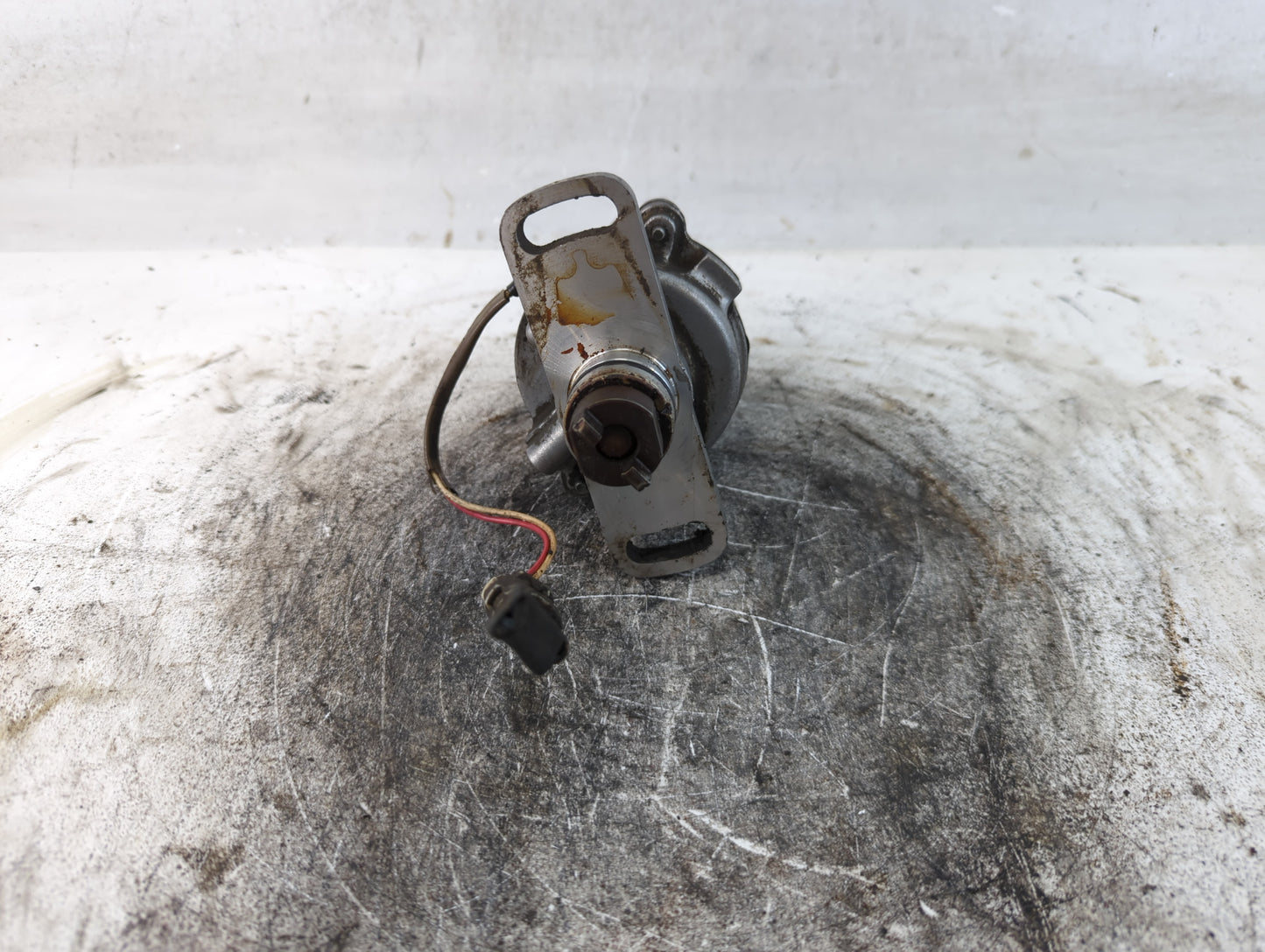 1995-1997 Suzuki Esteem Engine Ignition Distributor OEM Fits Fits 1995 1996 1997 OEM Used Auto Parts - Oemusedautoparts1.com