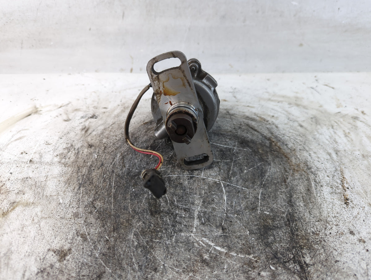 1995-1997 Suzuki Esteem Engine Ignition Distributor OEM Fits Fits 1995 1996 1997 OEM Used Auto Parts - Oemusedautoparts1.com