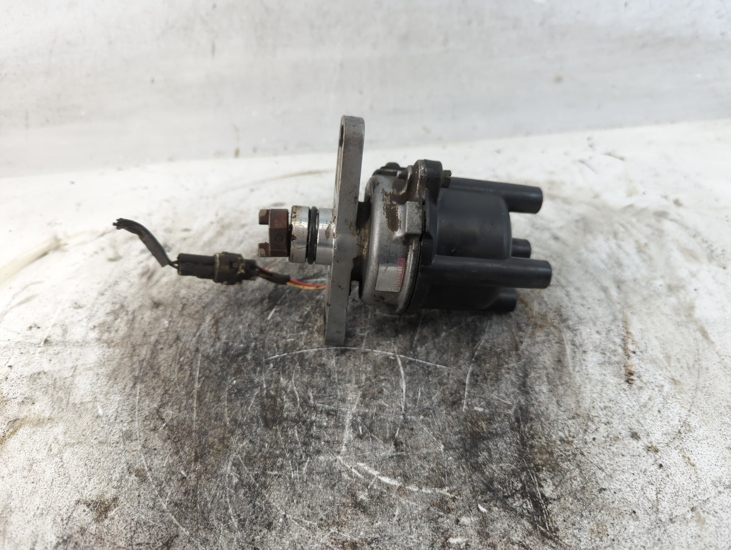 1995-1997 Suzuki Esteem Engine Ignition Distributor OEM Fits Fits 1995 1996 1997 OEM Used Auto Parts - Oemusedautoparts1.com