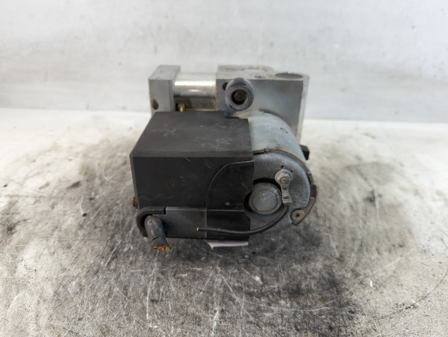 1996 Volvo 960 ABS Pump Control Module Replacement Fits OEM Used Auto Parts - Oemusedautoparts1.com