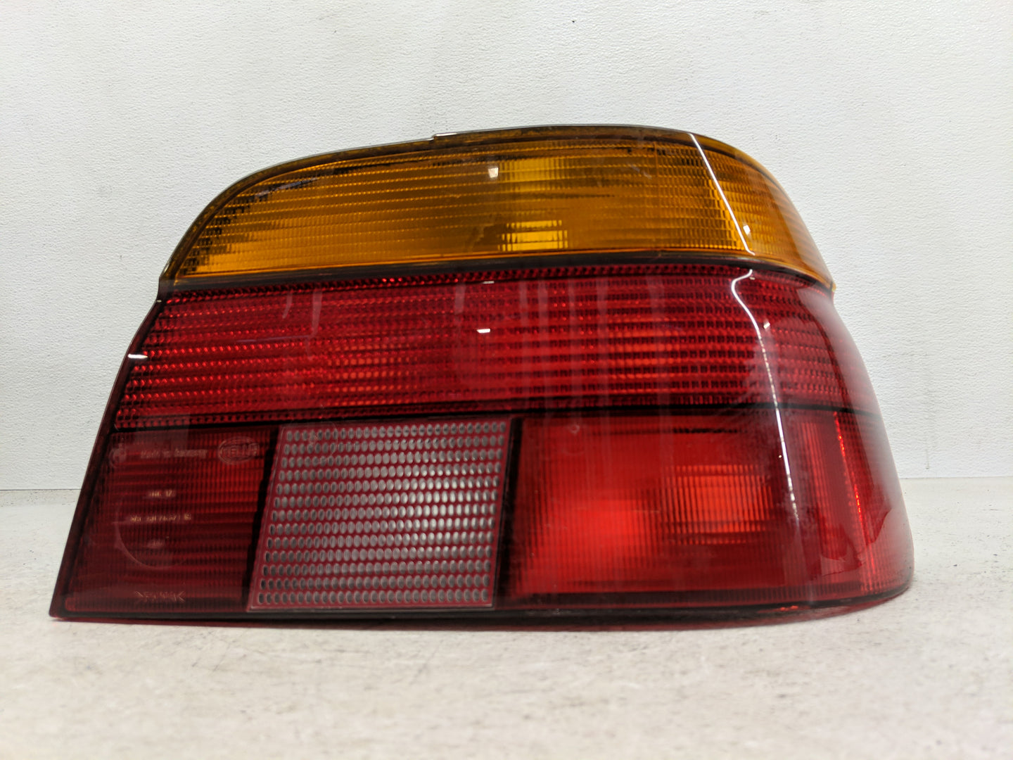 1997 Bmw 528i Tail Light Assembly Passenger Right OEM P/N:2VP 007 240-04 8 358 034 Fits OEM Used Auto Parts - Oemusedautopar