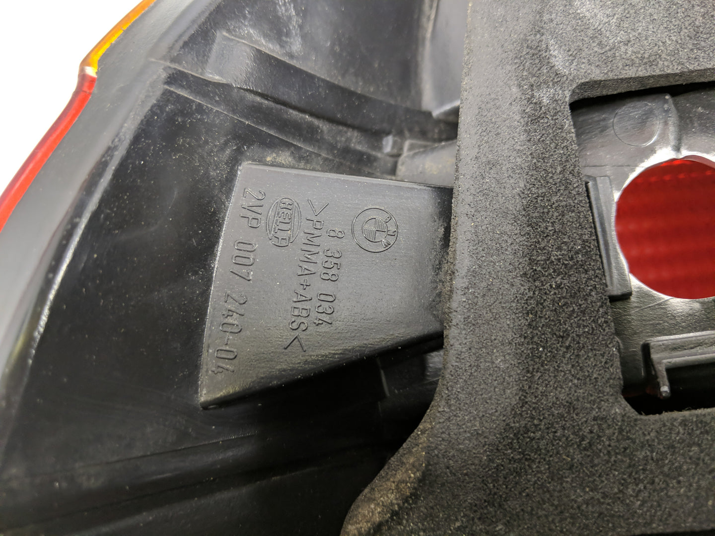 1997 Bmw 528i Tail Light Assembly Passenger Right OEM P/N:2VP 007 240-04 8 358 034 Fits OEM Used Auto Parts - Oemusedautopar