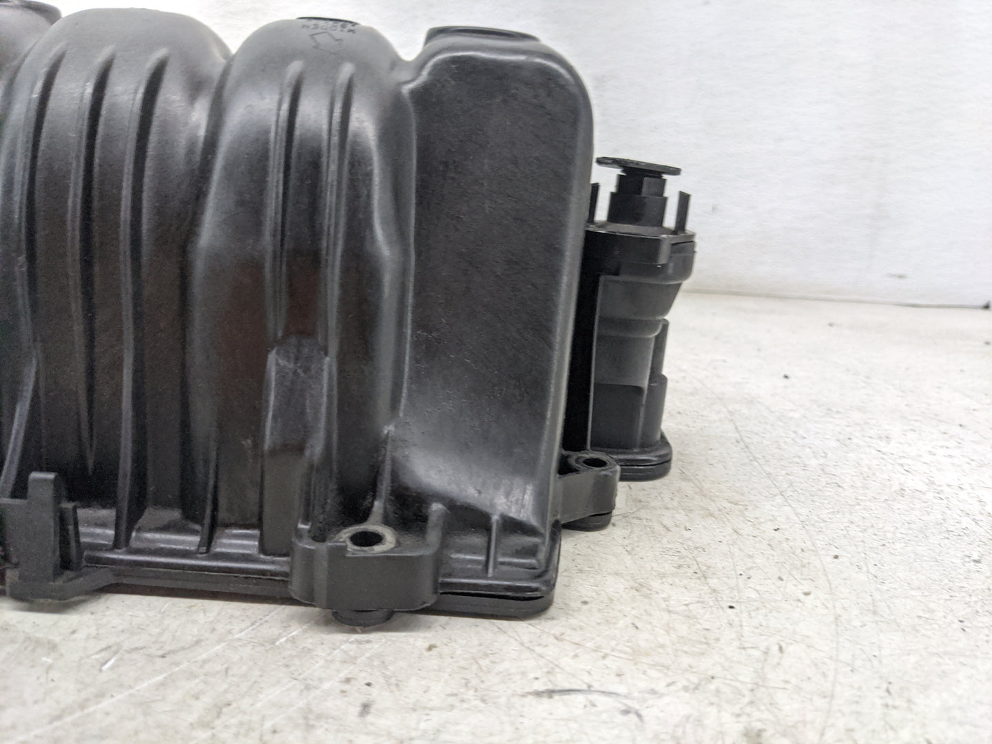 1997 Buick Lesabre Air Intake Manifold Fits OEM Used Auto Parts - Oemusedautoparts1.com