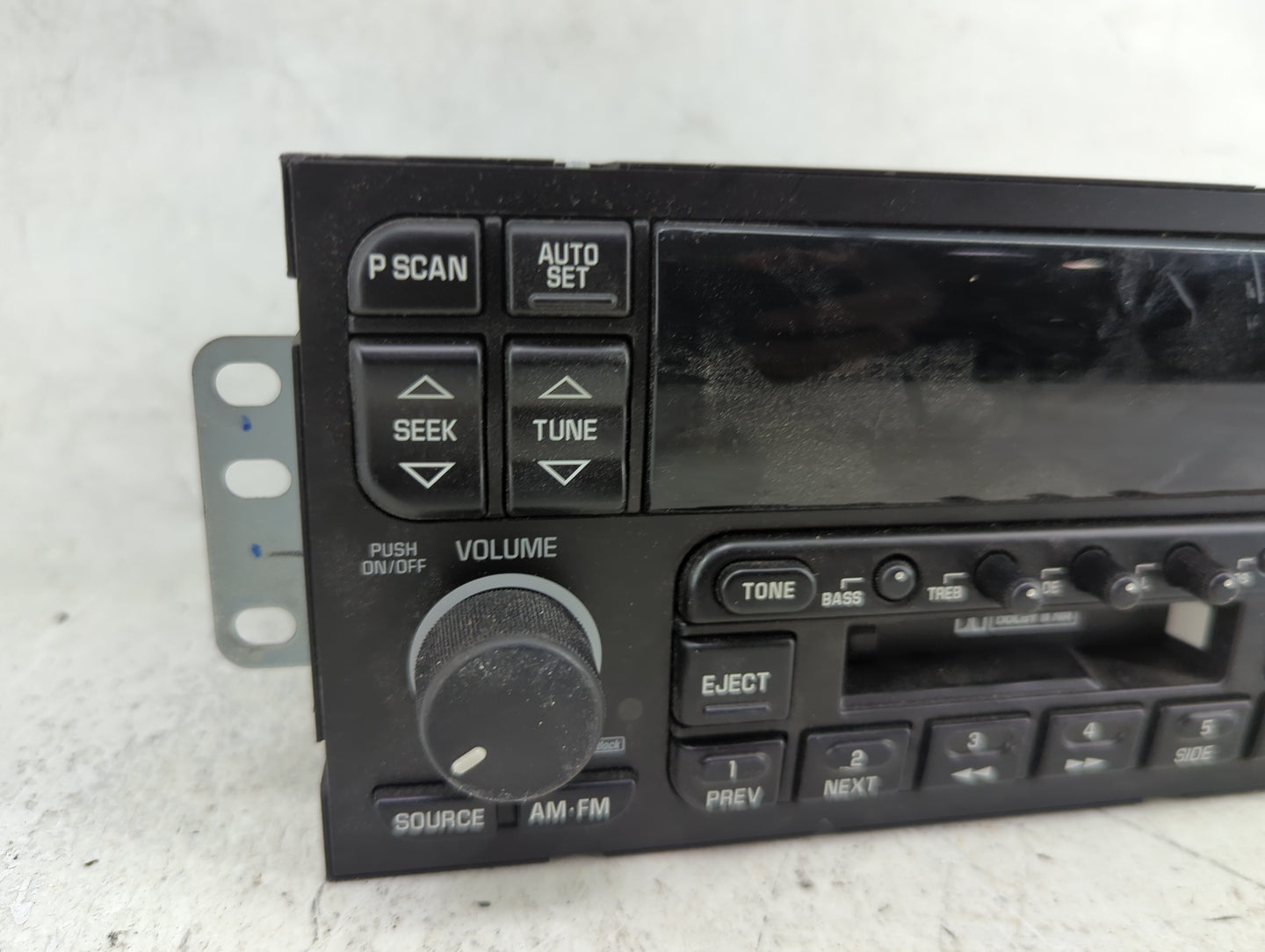 1996-1999 Buick Lesabre Radio AM FM Cd Player Receiver Replacement P/N:16216424 BNXM Fits OEM Used Auto Parts - Oemusedautop