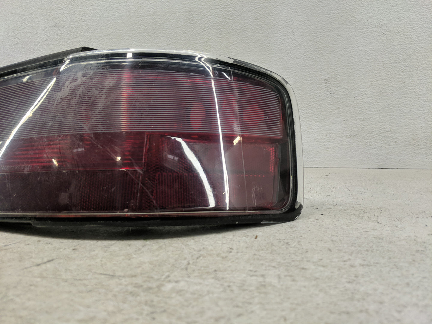 1995-1997 Cadillac Seville Tail Light Assembly Passenger Right OEM P/N:16513926 Fits Fits 1995 1996 1997 OEM Used Auto Parts
