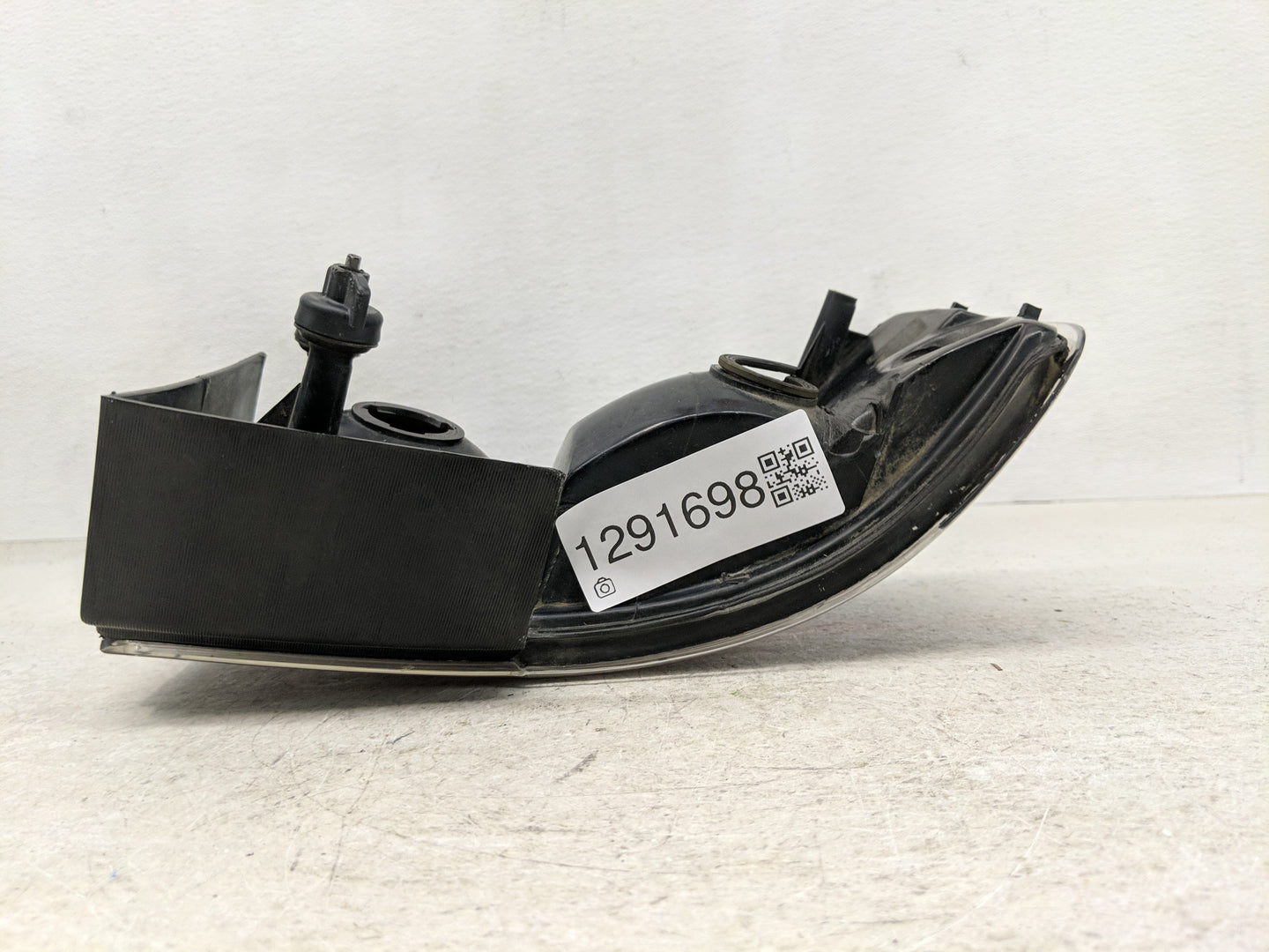1995-1997 Cadillac Seville Tail Light Assembly Passenger Right OEM P/N:16513926 Fits Fits 1995 1996 1997 OEM Used Auto Parts