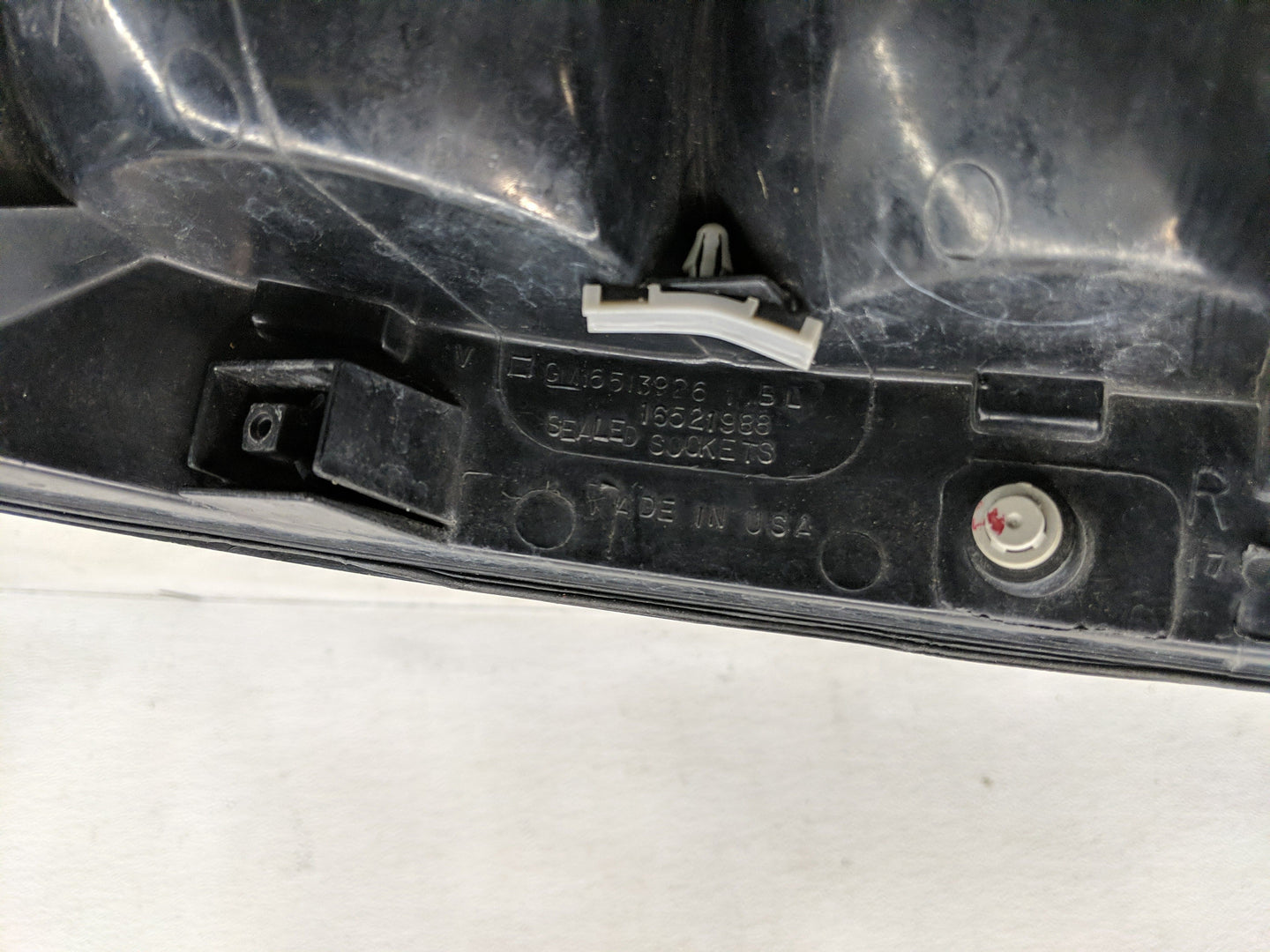 1995-1997 Cadillac Seville Tail Light Assembly Passenger Right OEM P/N:16513926 Fits Fits 1995 1996 1997 OEM Used Auto Parts