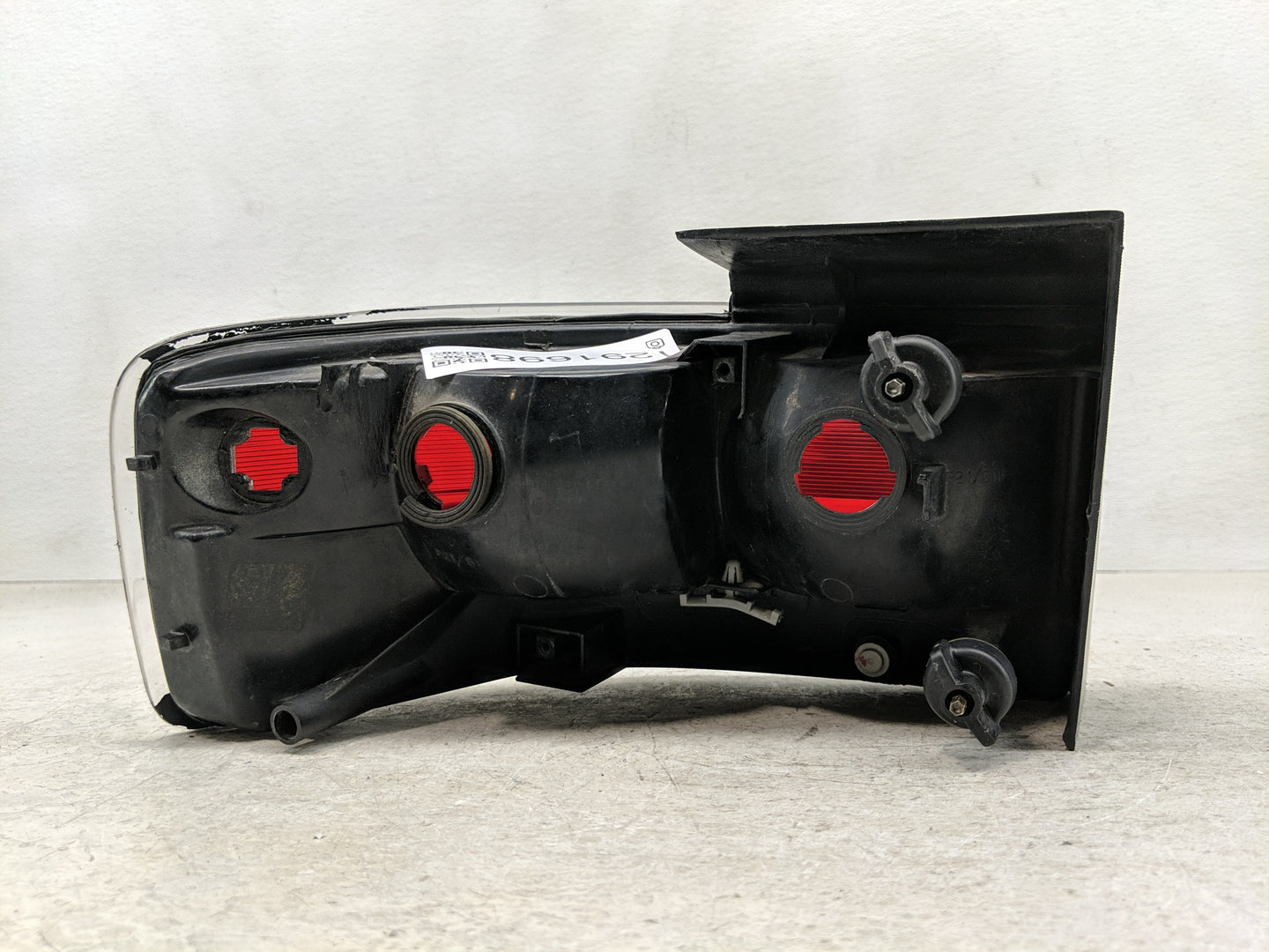 1995-1997 Cadillac Seville Tail Light Assembly Passenger Right OEM P/N:16513926 Fits Fits 1995 1996 1997 OEM Used Auto Parts
