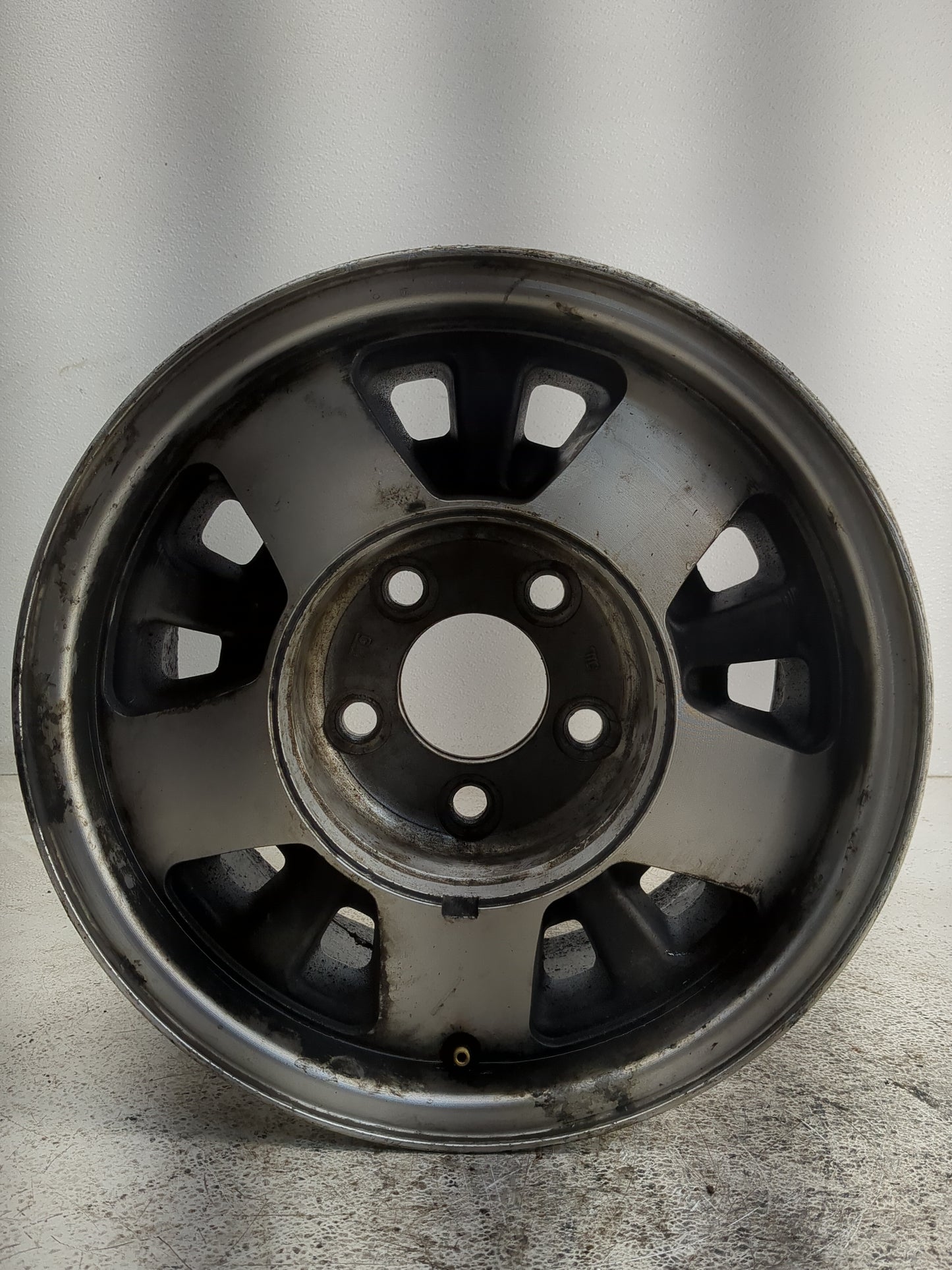 Chevrolet 1500 Oem Wheel Rim 1323703 - Oemusedautoparts1.com