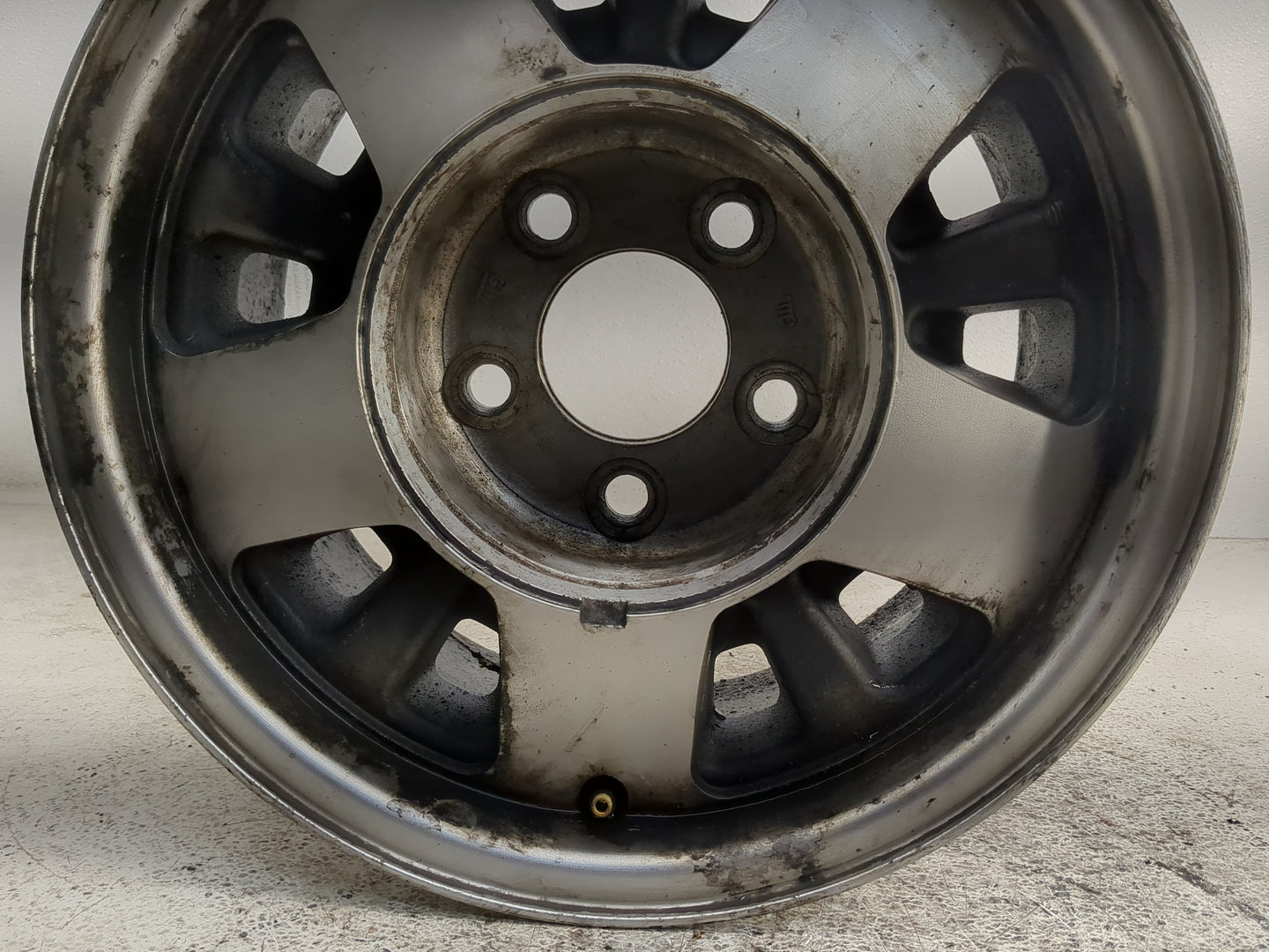 Chevrolet 1500 Oem Wheel Rim 1323703 - Oemusedautoparts1.com