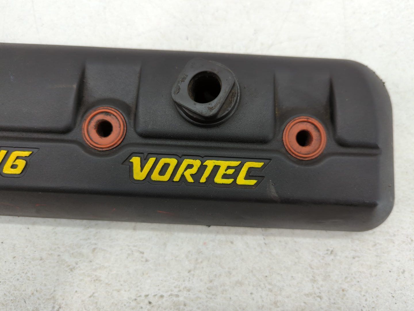 1997 Chevrolet 1500 Driver Left Cylinder Head Valve Cover P/N:12554257 Fits OEM Used Auto Parts - Oemusedautoparts1.com