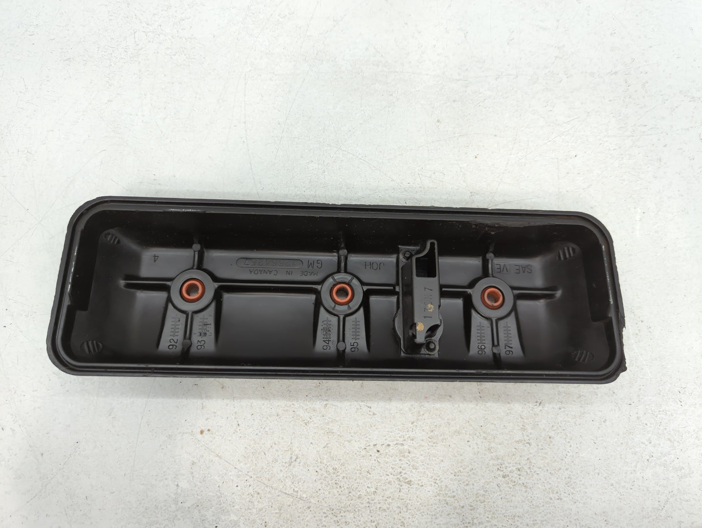 1997 Chevrolet 1500 Driver Left Cylinder Head Valve Cover P/N:12554257 Fits OEM Used Auto Parts - Oemusedautoparts1.com