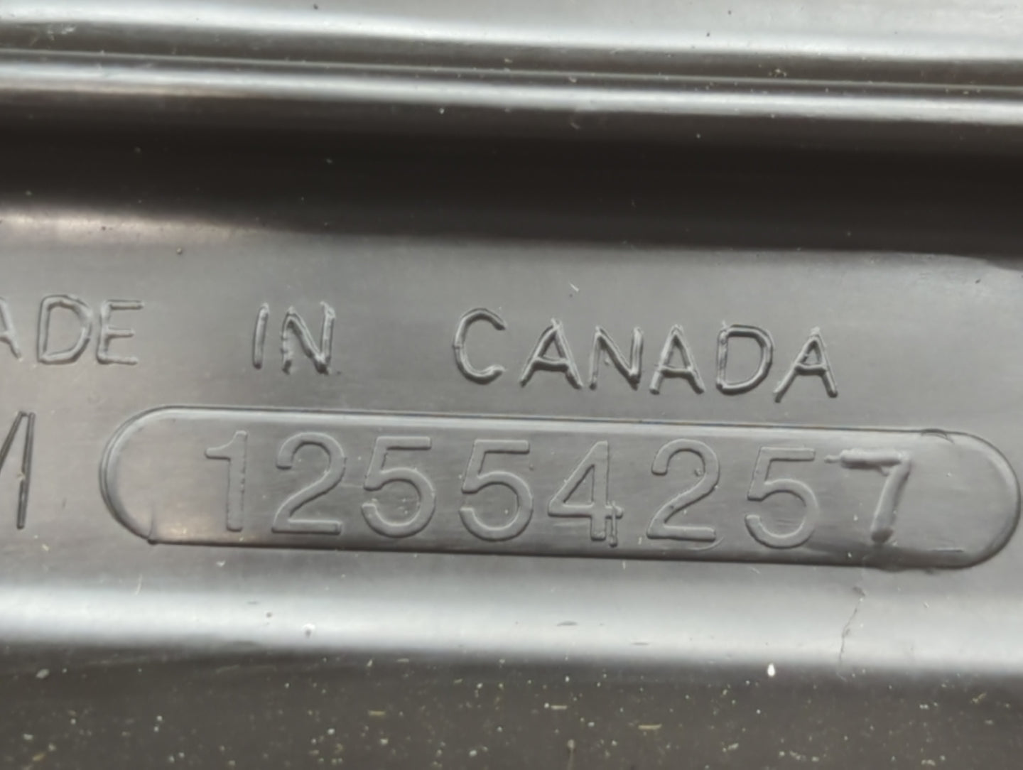 1997 Chevrolet 1500 Driver Left Cylinder Head Valve Cover P/N:12554257 Fits OEM Used Auto Parts - Oemusedautoparts1.com