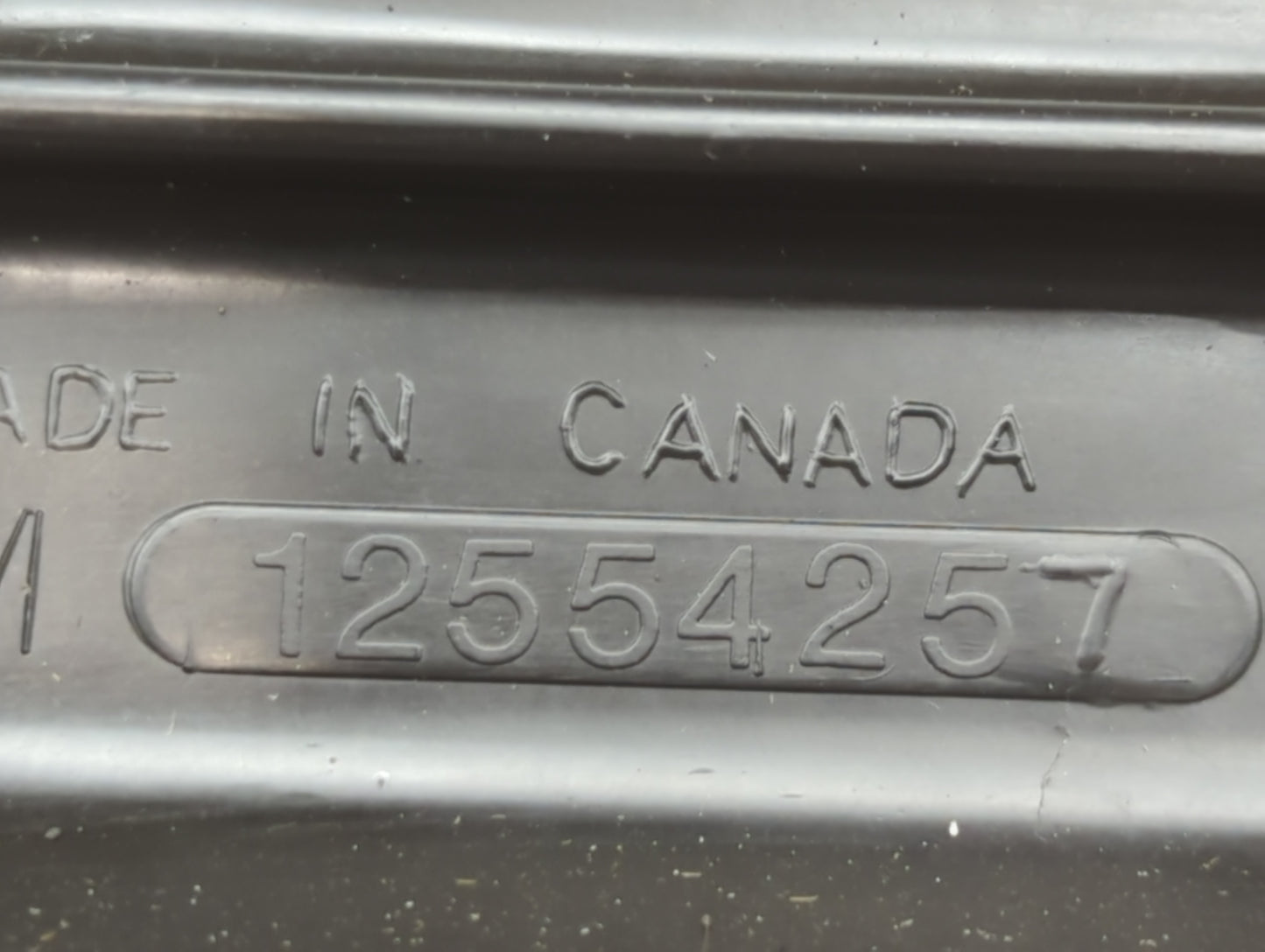 1997 Chevrolet 1500 Driver Left Cylinder Head Valve Cover P/N:12554257 Fits OEM Used Auto Parts - Oemusedautoparts1.com