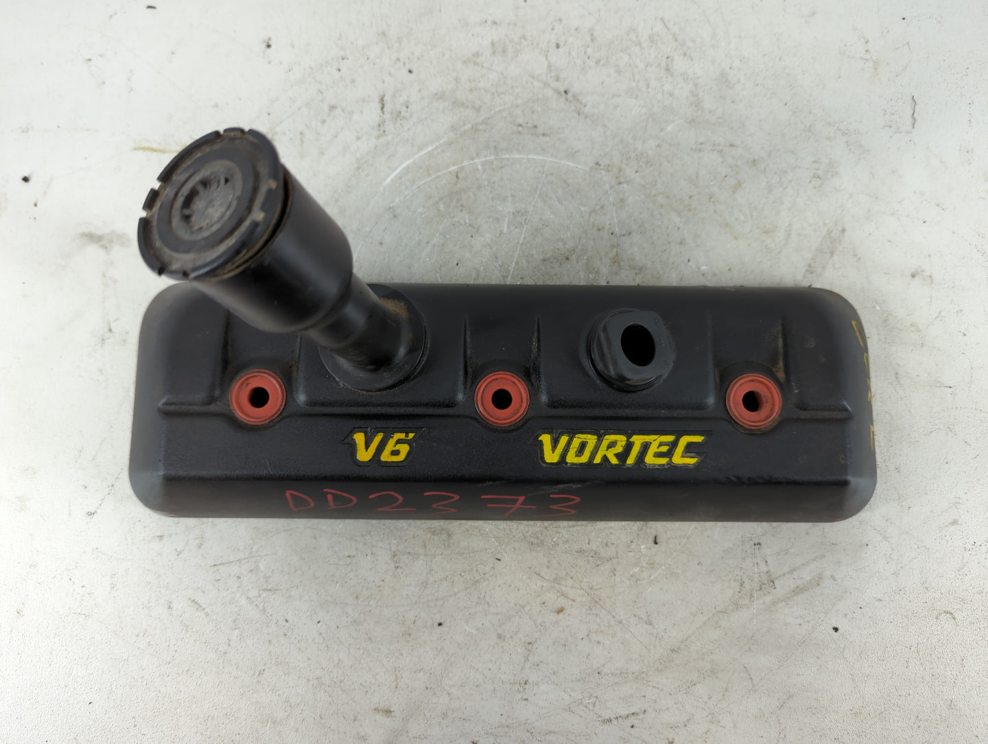1997 Chevrolet 1500 Driver Left Cylinder Head Valve Cover P/N:12554256 Fits OEM Used Auto Parts - Oemusedautoparts1.com