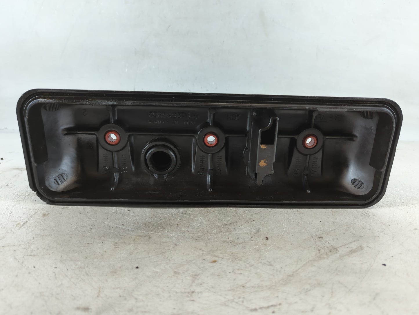 1997 Chevrolet 1500 Driver Left Cylinder Head Valve Cover P/N:12554256 Fits OEM Used Auto Parts - Oemusedautoparts1.com