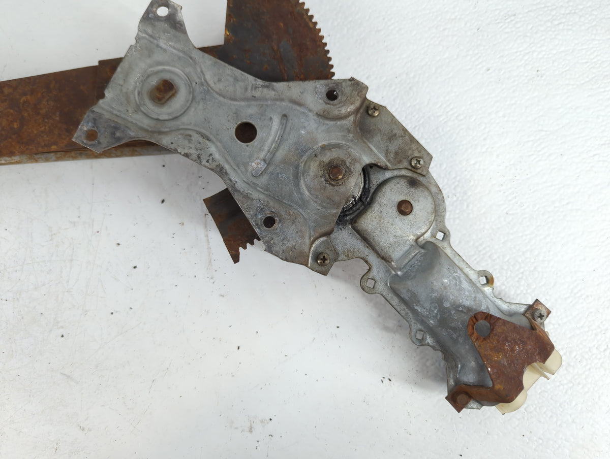 1995-2005 Chevrolet Cavalier Used Window Regulator Passenger Front - Oemusedautoparts1.com