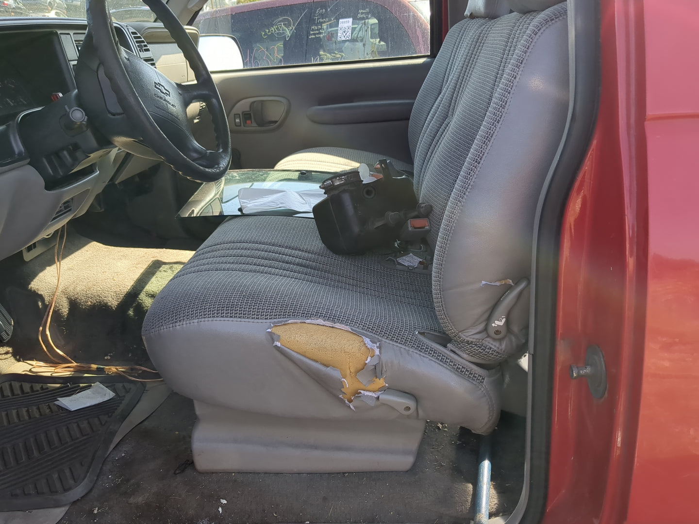 1997 Chevrolet K1500 Driver Front Seat Oem 1177285 - Oemusedautoparts1.com