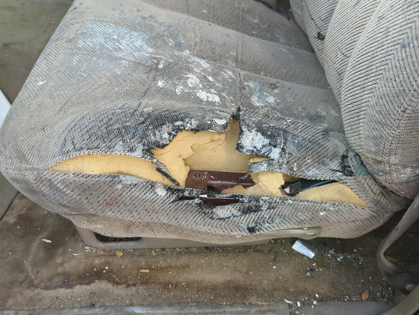 1997 Chevrolet K1500 Driver Front Seat Oem 1228034 - Oemusedautoparts1.com