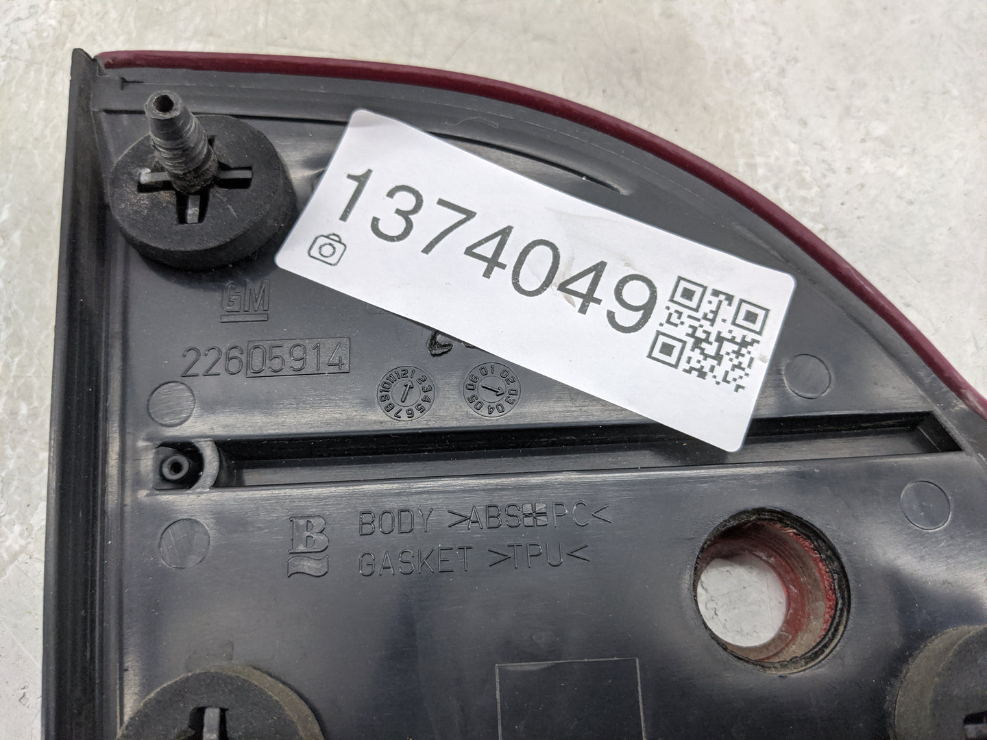 1997-2005 Chevrolet Malibu Tail Light Assembly Passenger Right OEM P/N:22605914 Fits OEM Used Auto Parts - Oemusedautoparts1