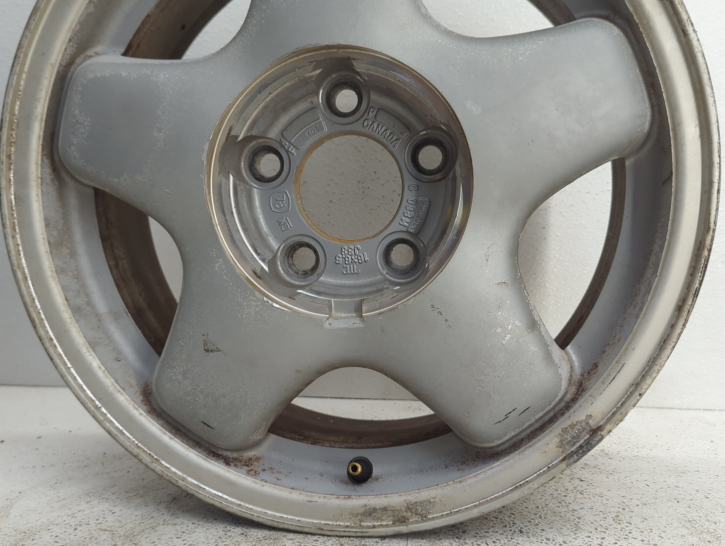 1995-1997 Chevrolet Monte Carlo Oem Wheel Rim 1076677 - Oemusedautoparts1.com