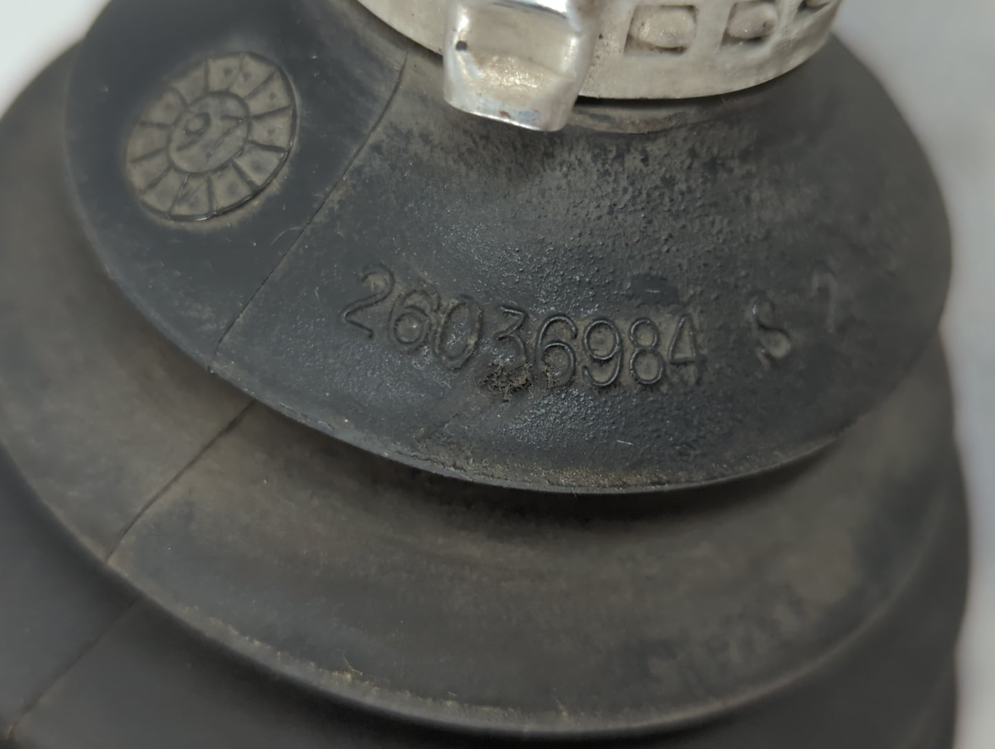 1995-1999 Chevrolet Suburban 1500 Axle Shaft Front Driver Cv C/v - Oemusedautoparts1.com