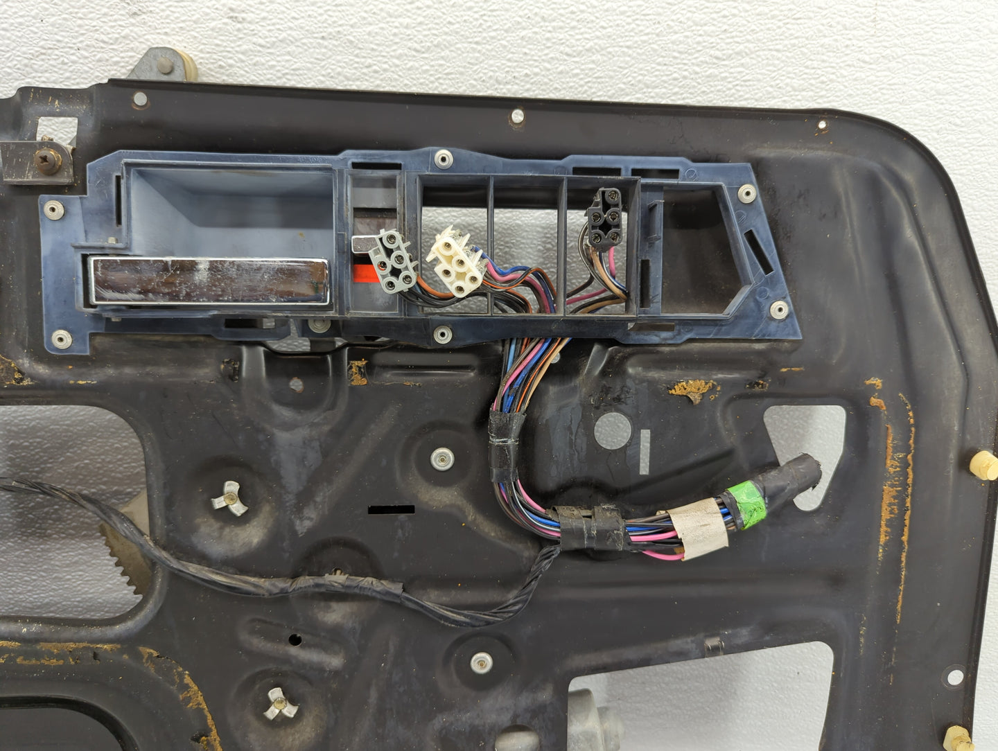 Chevrolet Suburban 2500 Driver Left Front Window Regulator - Oemusedautoparts1.com