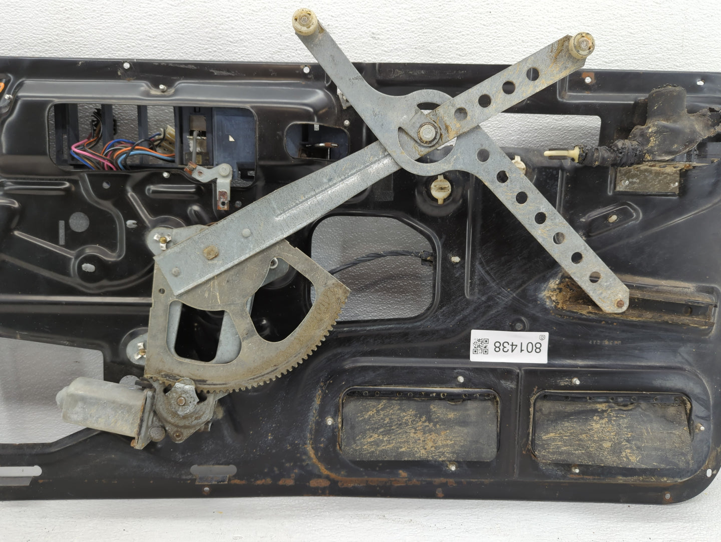 Chevrolet Suburban 2500 Driver Left Front Window Regulator - Oemusedautoparts1.com